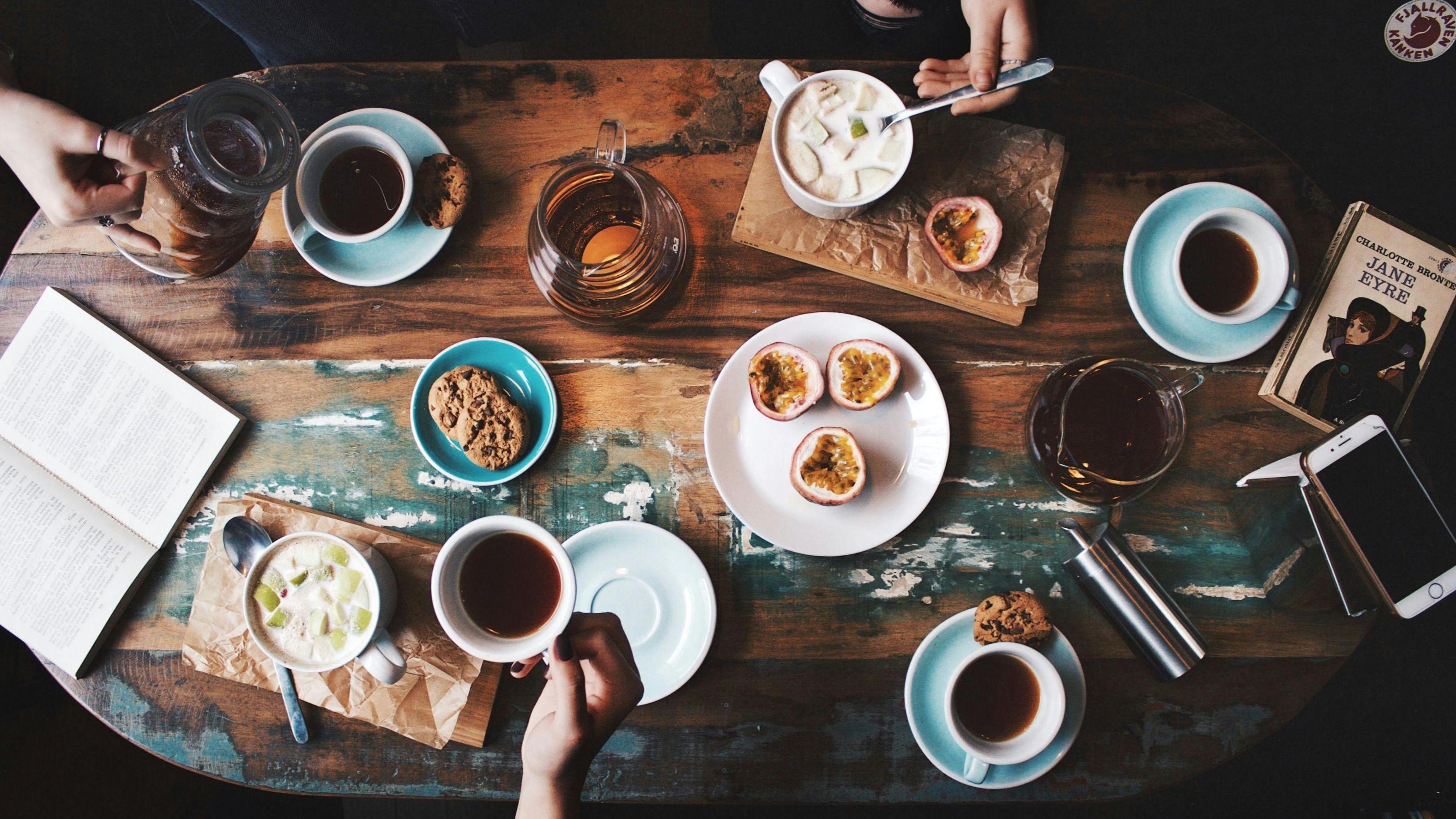 Tomando café