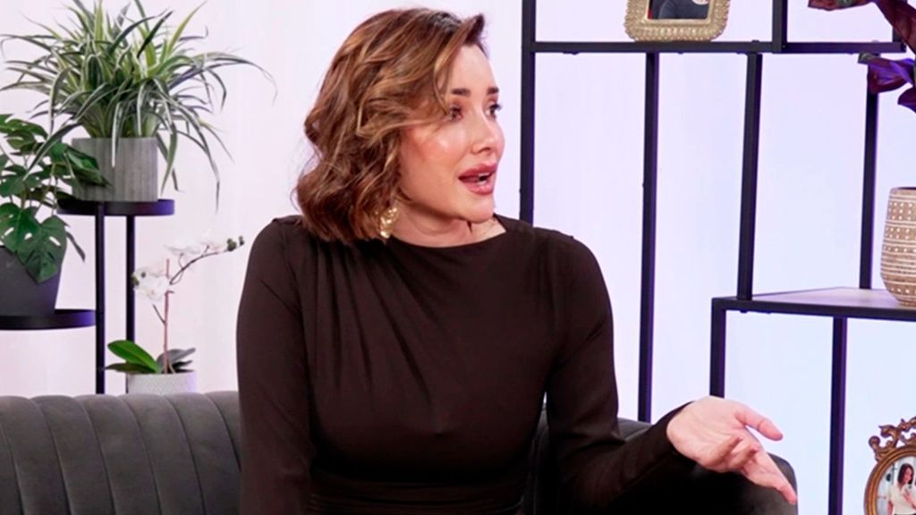 Adara Molinero desvela si es la persona famosa que Violeta Mangriñán odia En las mejores familias Temporada 2 Top Vídeos 71
