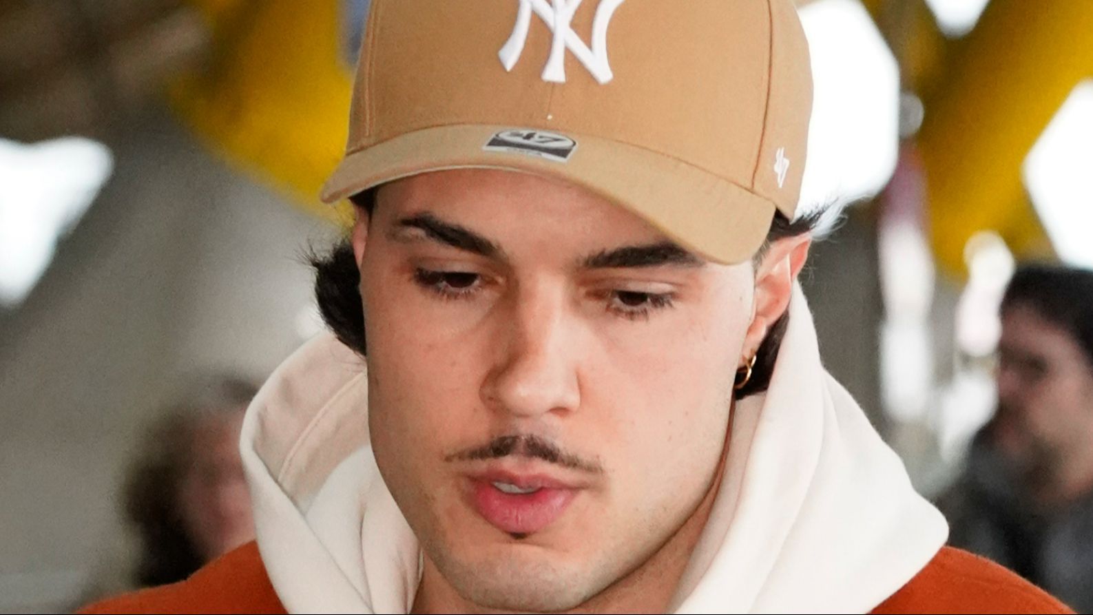 Carlo Costanzia carga contra Alessandro Lequio Carlo Costanzia carga contra Alessandro Lequio