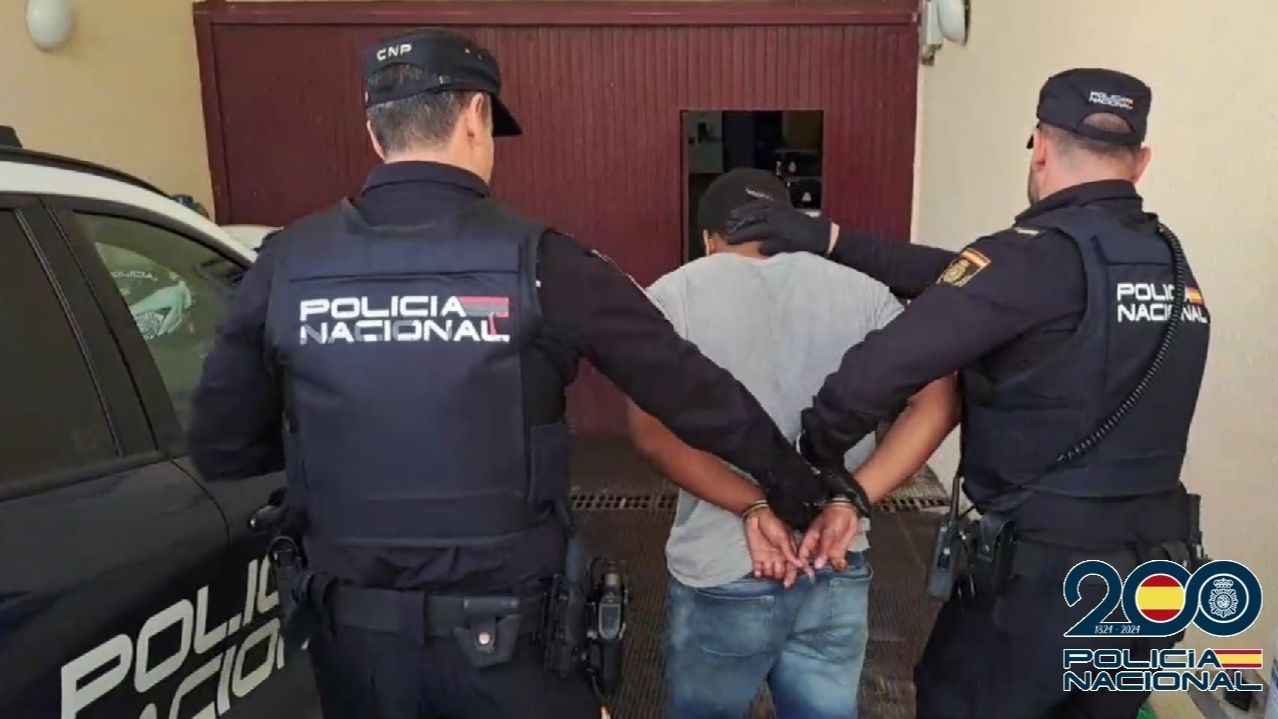 El arresto se ha producido este pasado jueves en el paseo marítimo de la localidad malagueña por parte de la Policía Nacional.