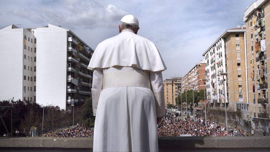 El Papa Francisco, de espaldas
