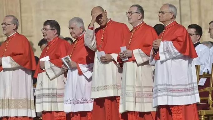 El problema de alargar el cónclave papal: las restricciones de los cardenales para la decisión