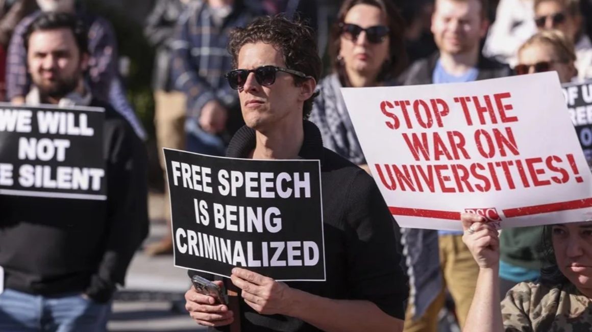 Protesta contra la Administración del Donald Trump para exigirle respeto a las universidades el pasado mes de abril.