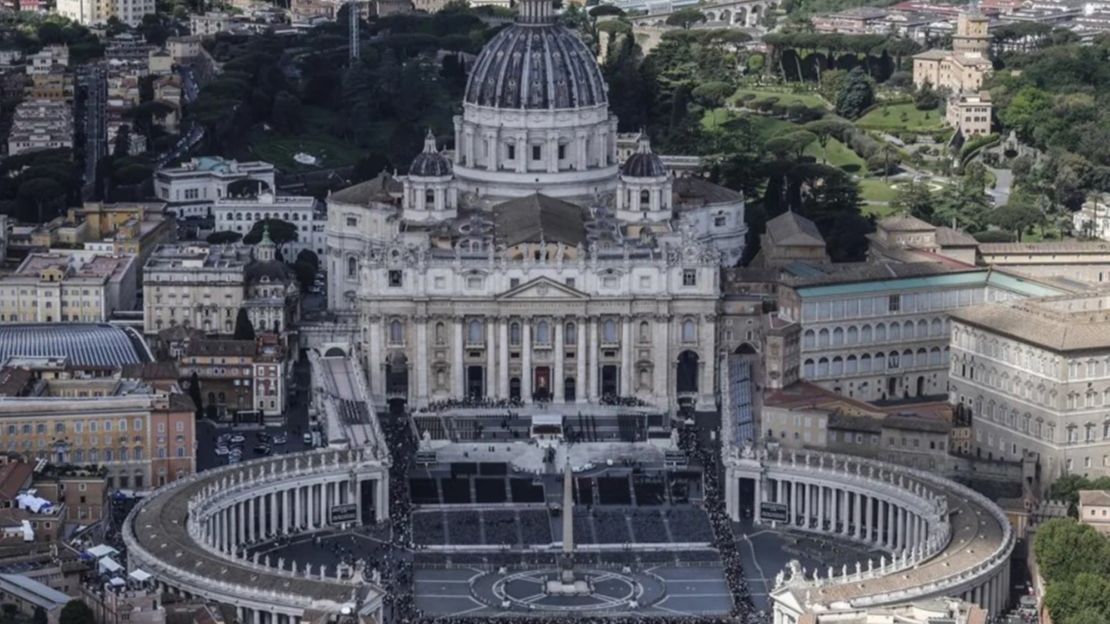 Vista aérea de la plaza de San Pedro del Vaticano.