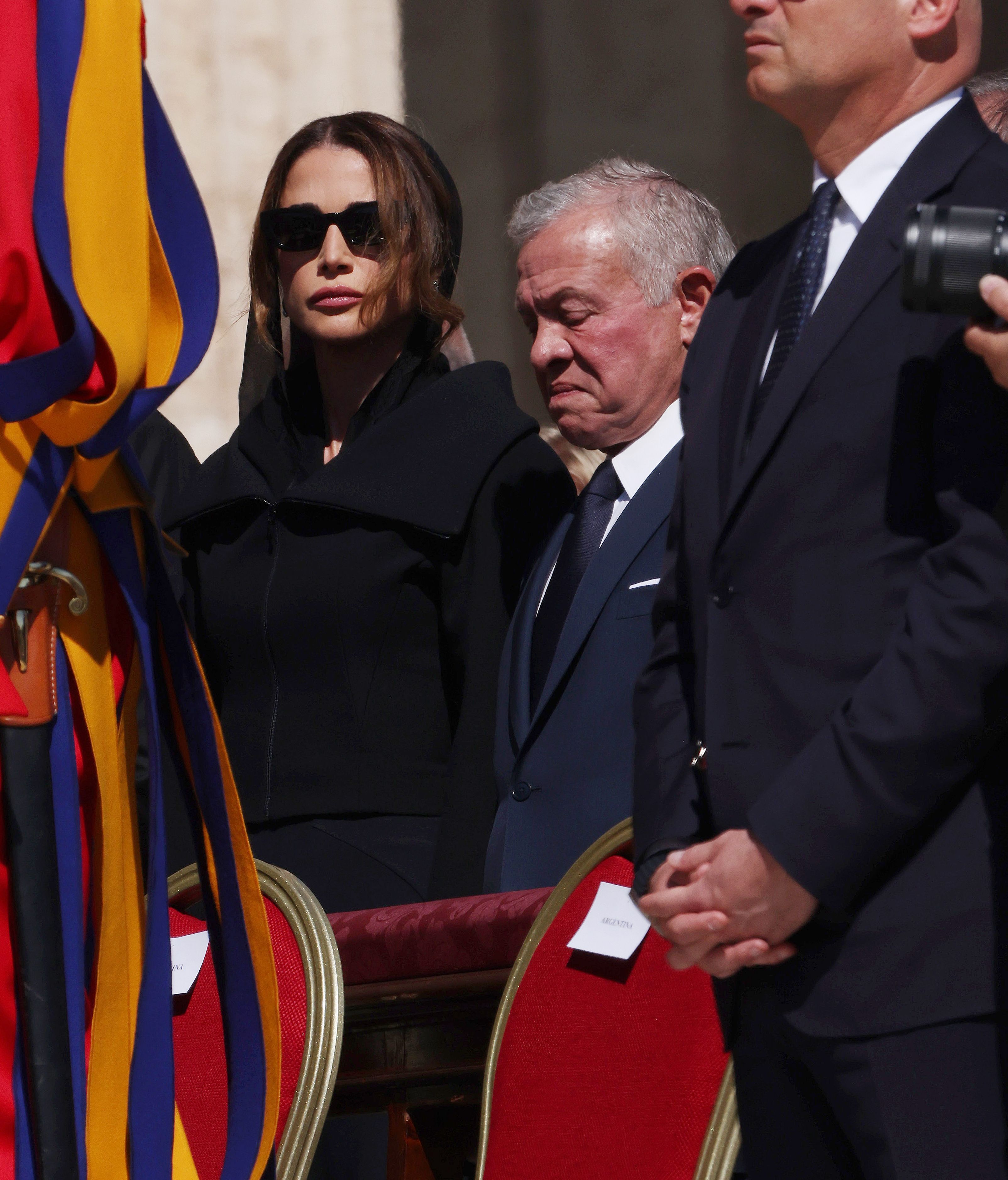 Abdalá y Rania de Jordania, en el funeral del papa Francisco