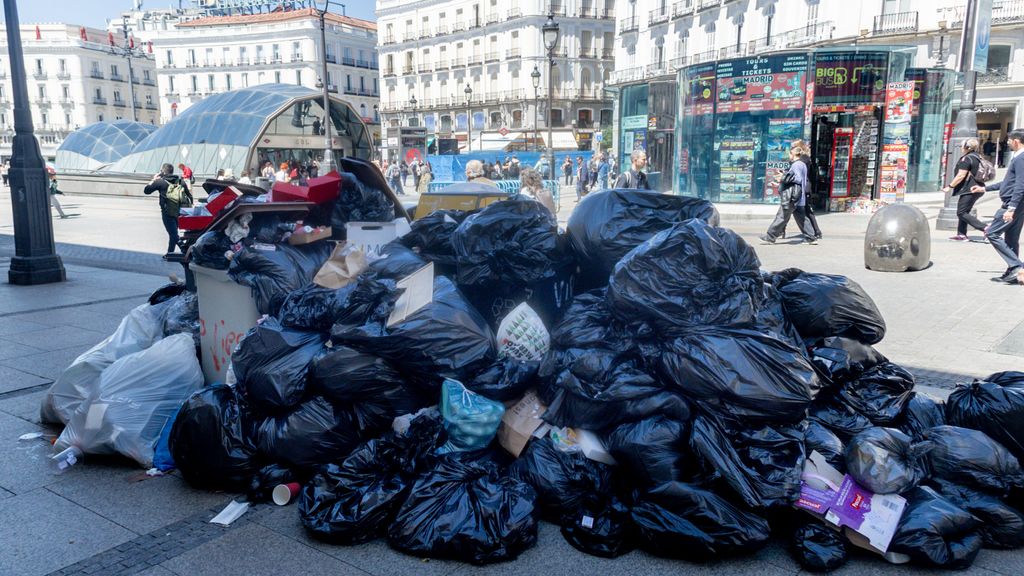 Aglutinación de basura en el centro de Madrid