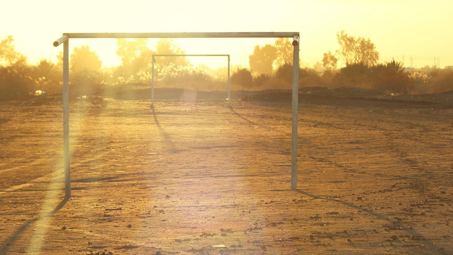 Campo de fútbol de tierra