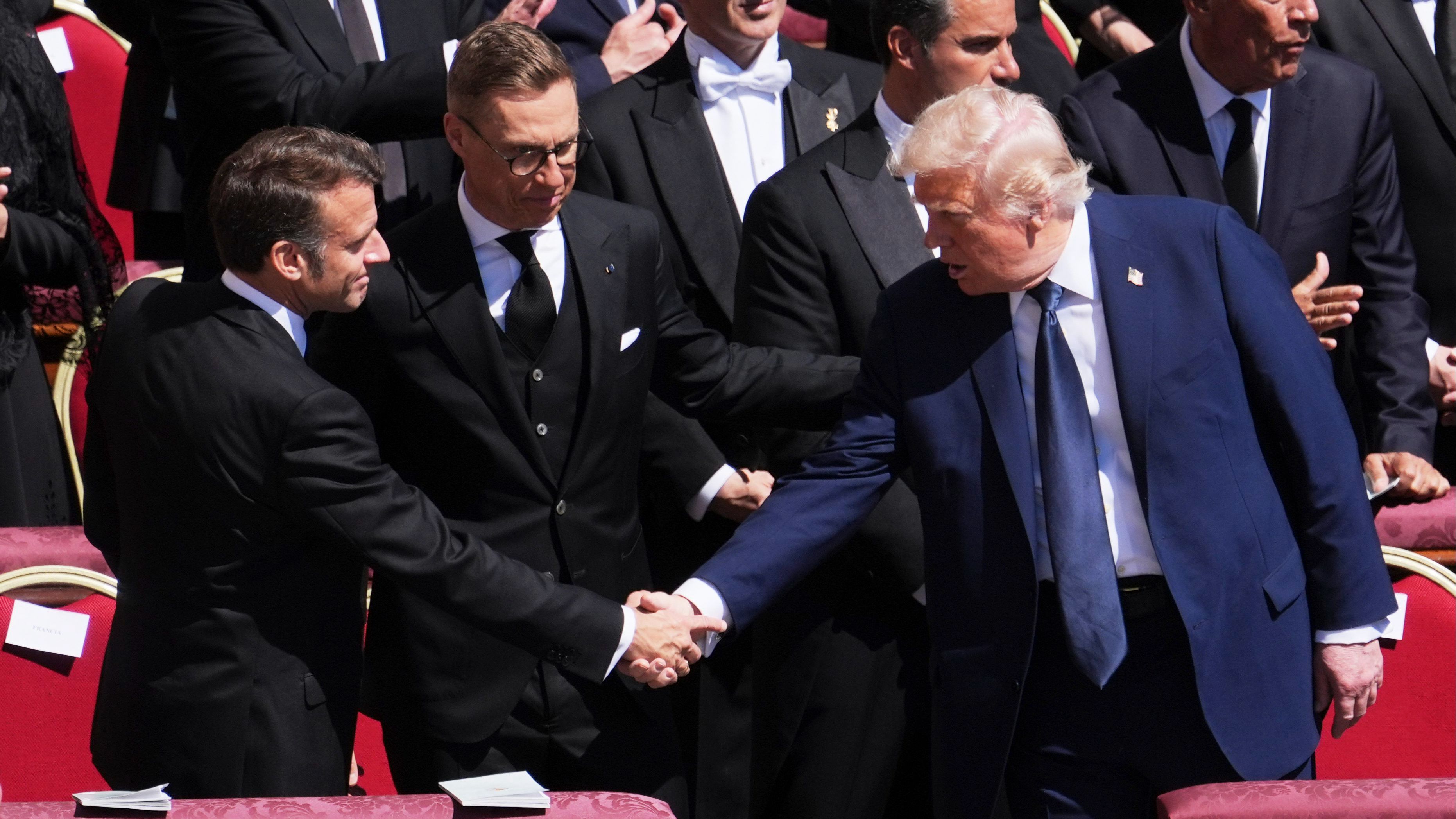 Donald Trump se da la paz Emmanuel Macron