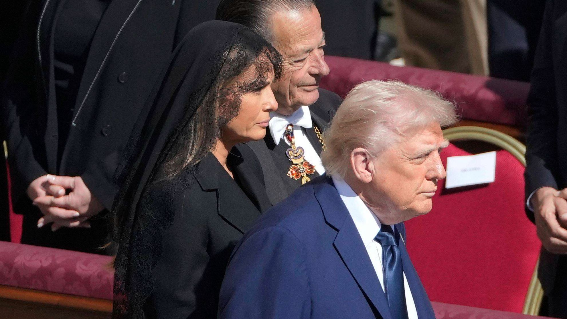 Donald Trump y Melania en el funeral del papa Francisco.