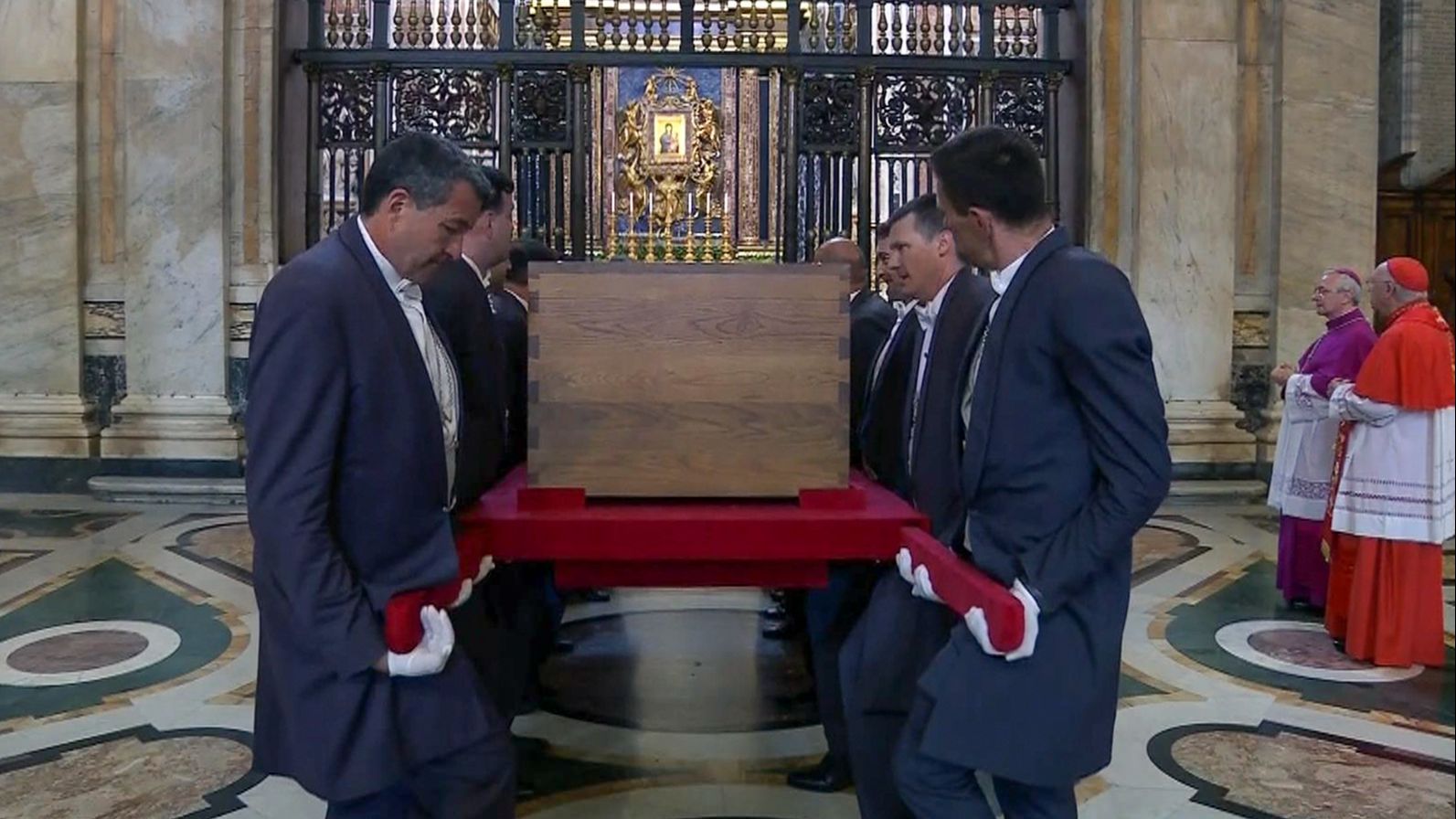 El entierro del papa Francisco, en vídeo