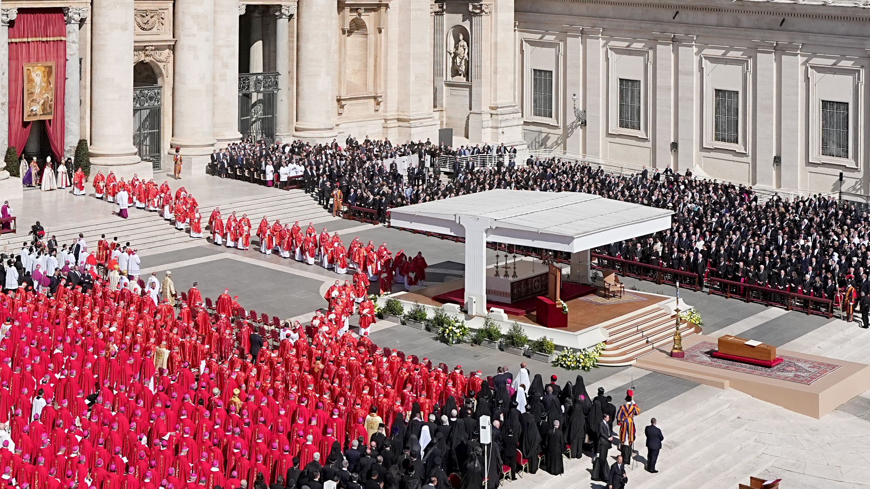 El funeral del papa Francisco presidido por el cardenal Giovanni Battista Re