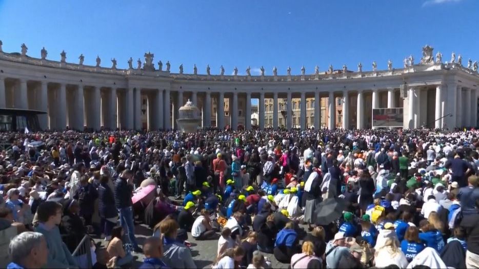 Emoción de miles de fieles por el funeral del papa Francisco: "Estamos viviendo algo histórico"