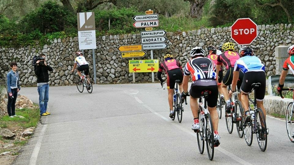 Imagen de archivo de varios ciclistas participando en el Mallorca 312