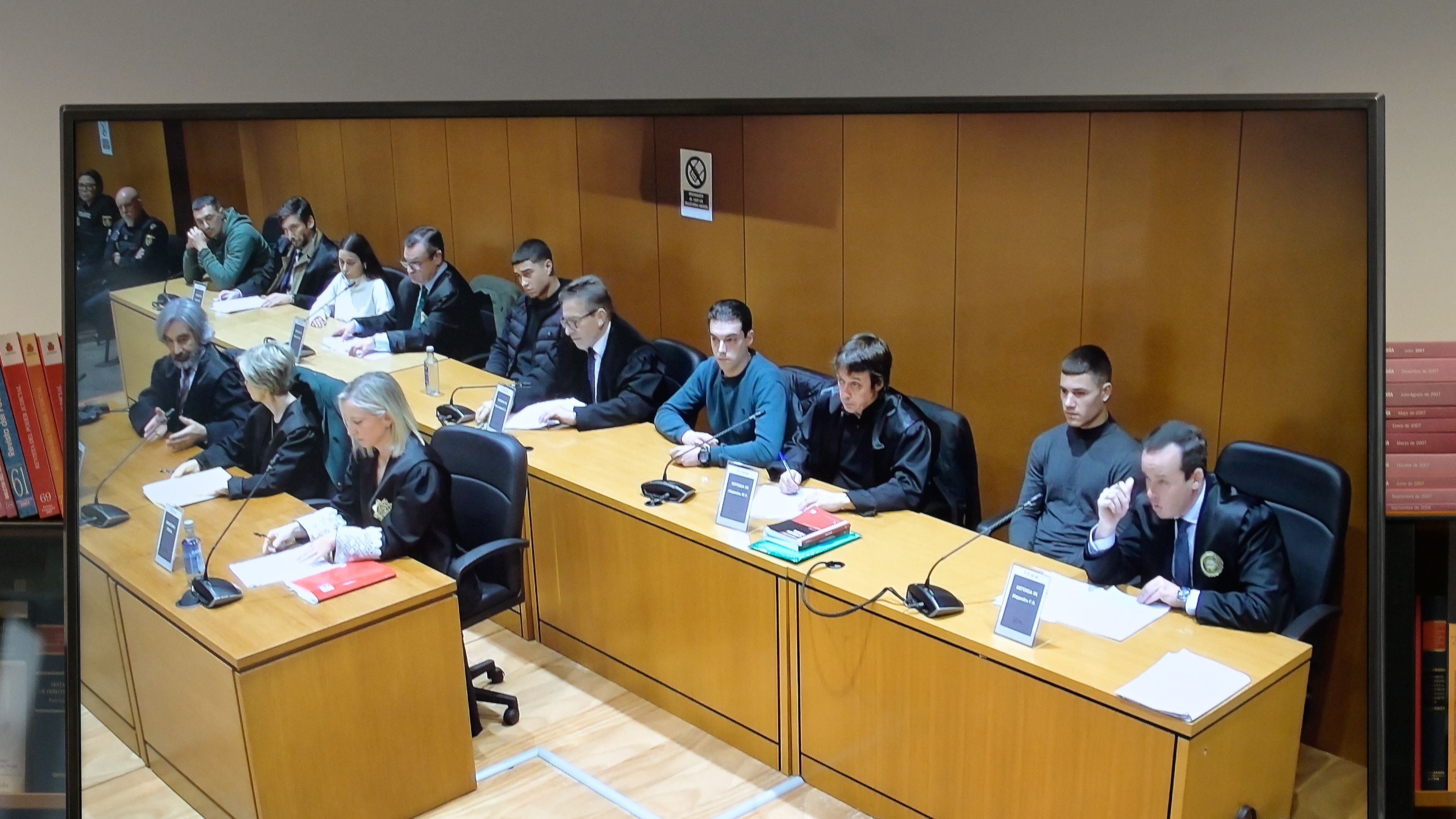 Los cinco acusados por el asesinato de Samuel Luiz, en el juicio