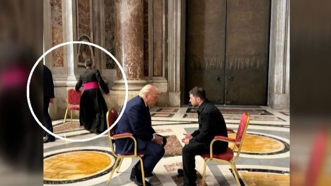El misterio de la tercera silla del Vaticano en la reunión entre Donald Trump y Volodimir Zelenski