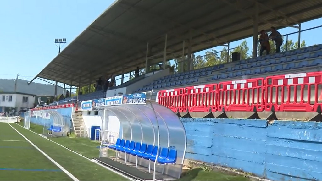 Heridas varias personas tras ceder un muro en un campo de fútbol de Gondomar, Pontevedra