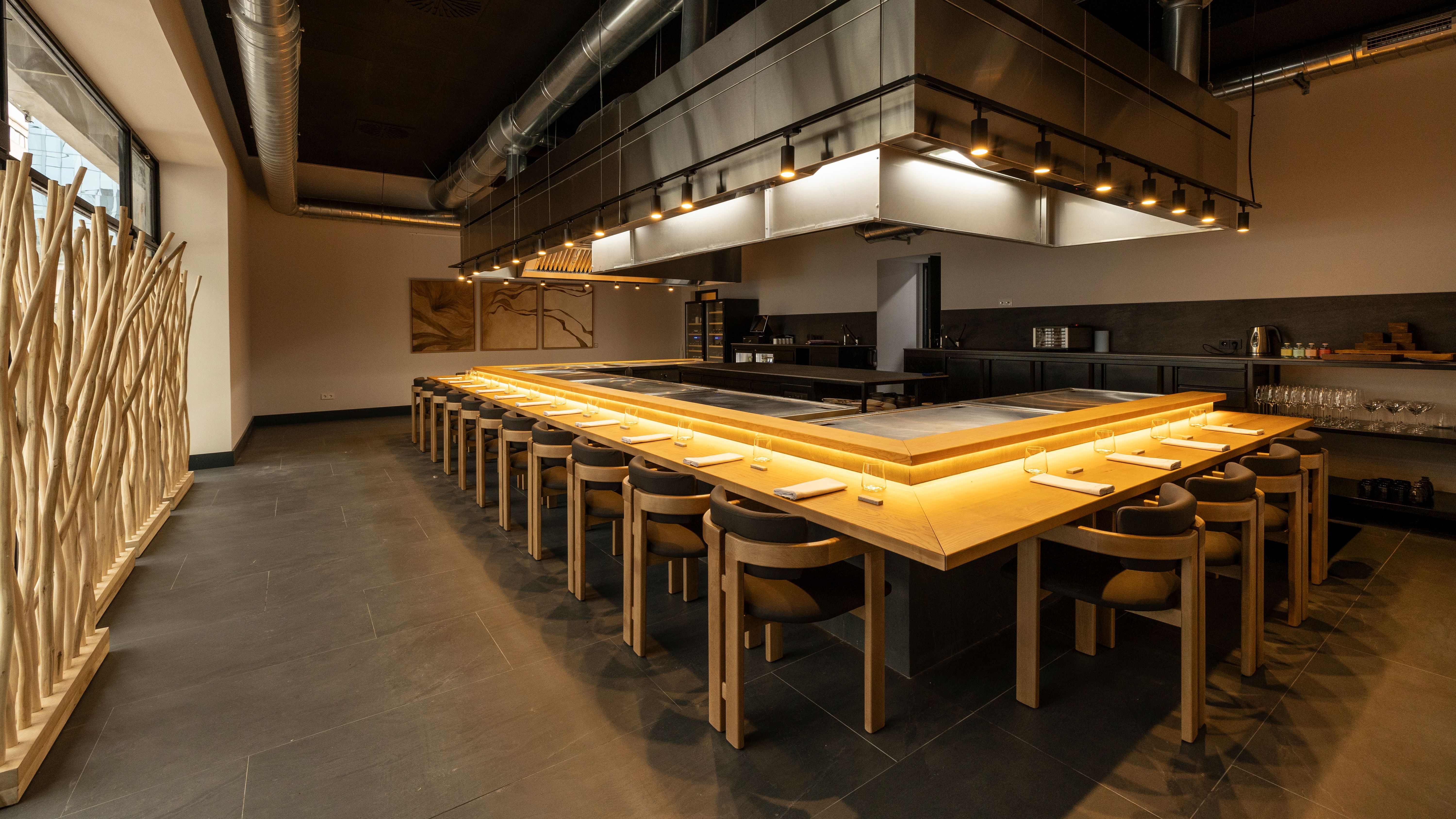 Una barra (con vistas) para un máximo de 22 comensales.