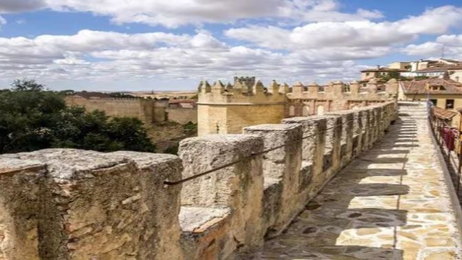 Muere un hombre de 84 años tras caer desde la muralla de Segovia