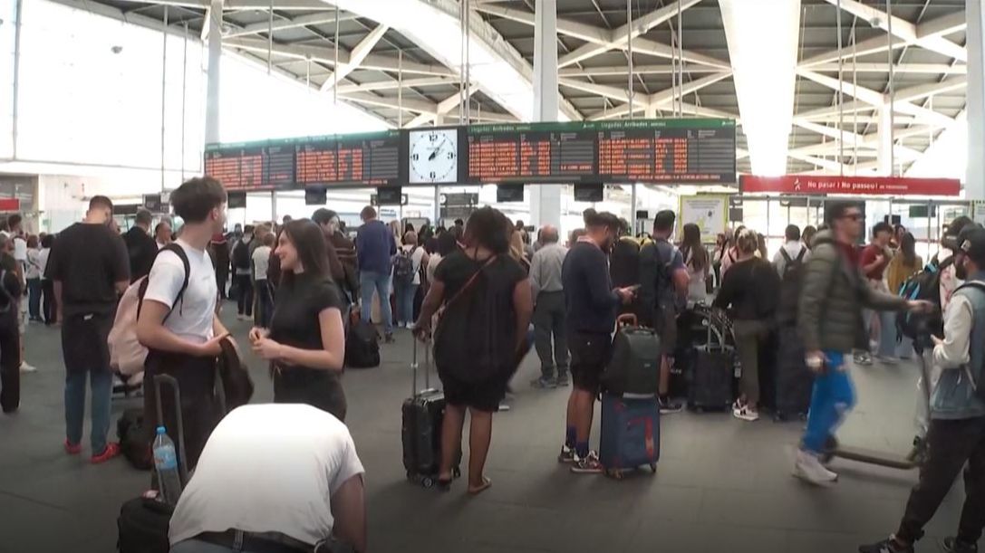 Caos en los sistemas de transportes del país tras el apagón