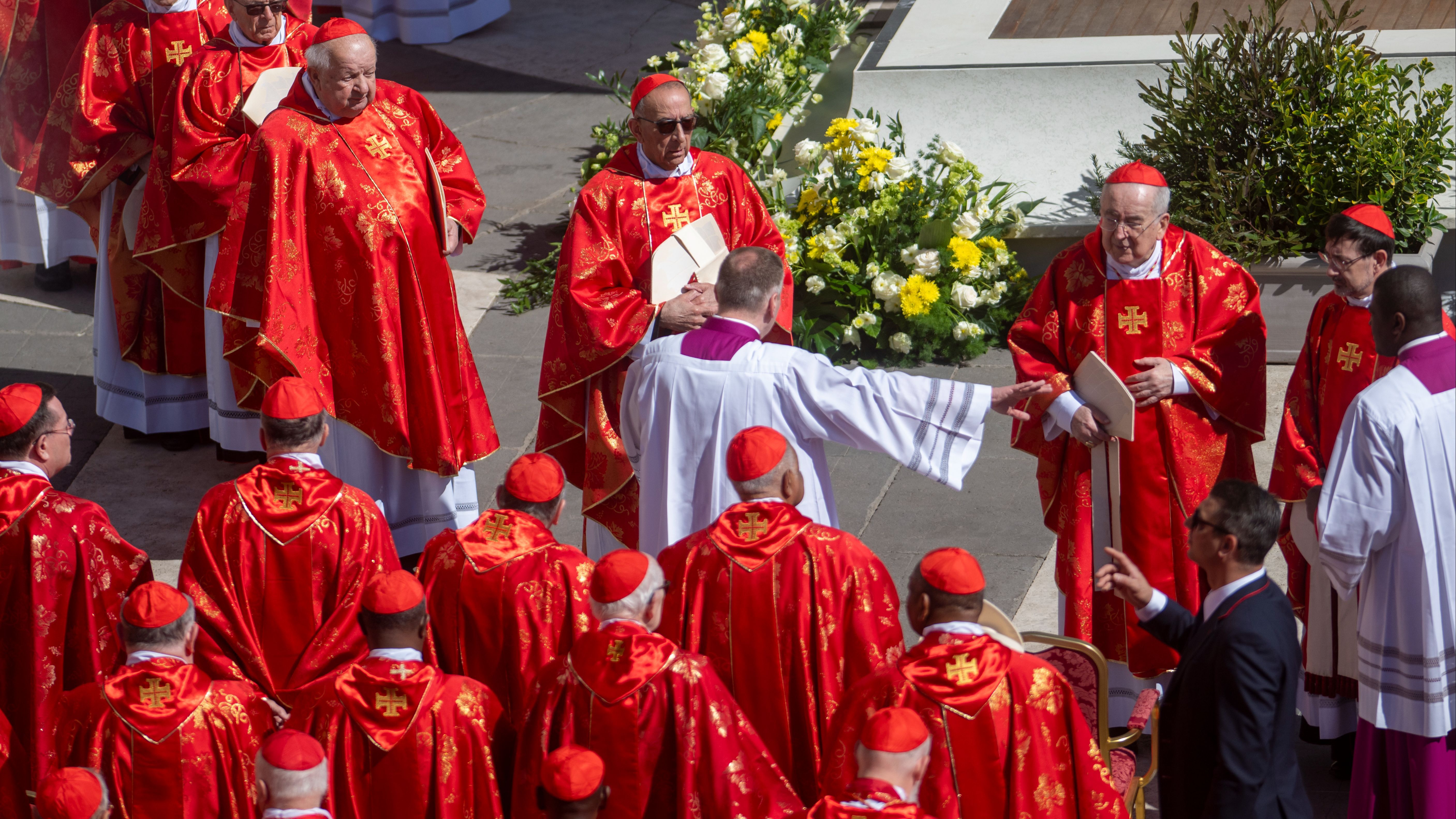Los cardenales se reúnen para fijar la fecha del cónclave y escoger al nuevo papa