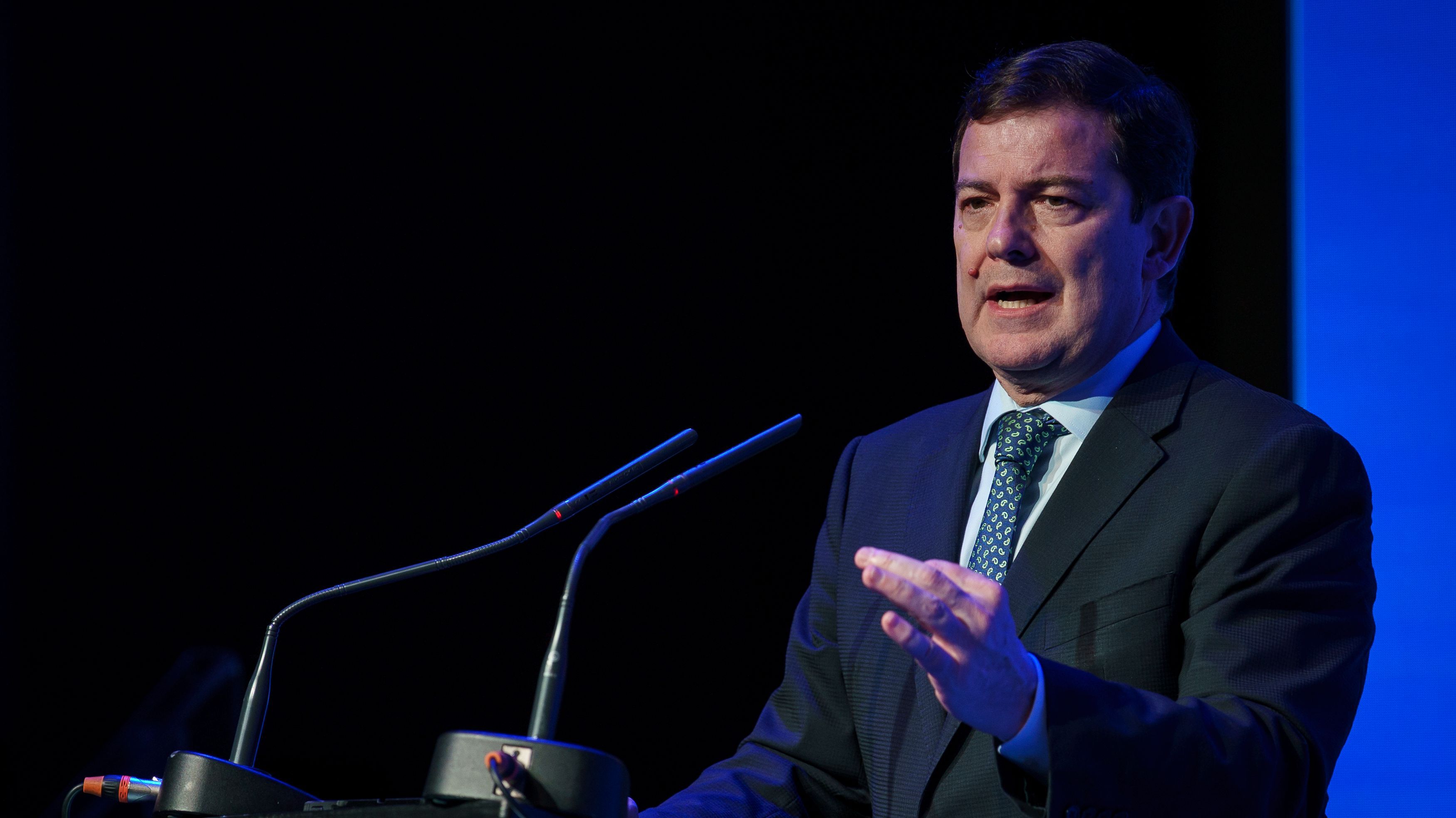 El presidente de la Junta de Castilla y León, Alfonso Fernández Mañueco, asegura que los ciudadanos de la Comunidad votarán en primavera de 2026 a no ser que Pedro Sánchez adelante las elecciones nacionales