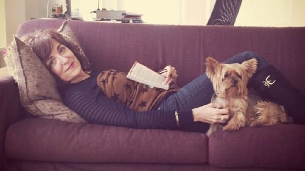 Elvira Lindo y su perrita