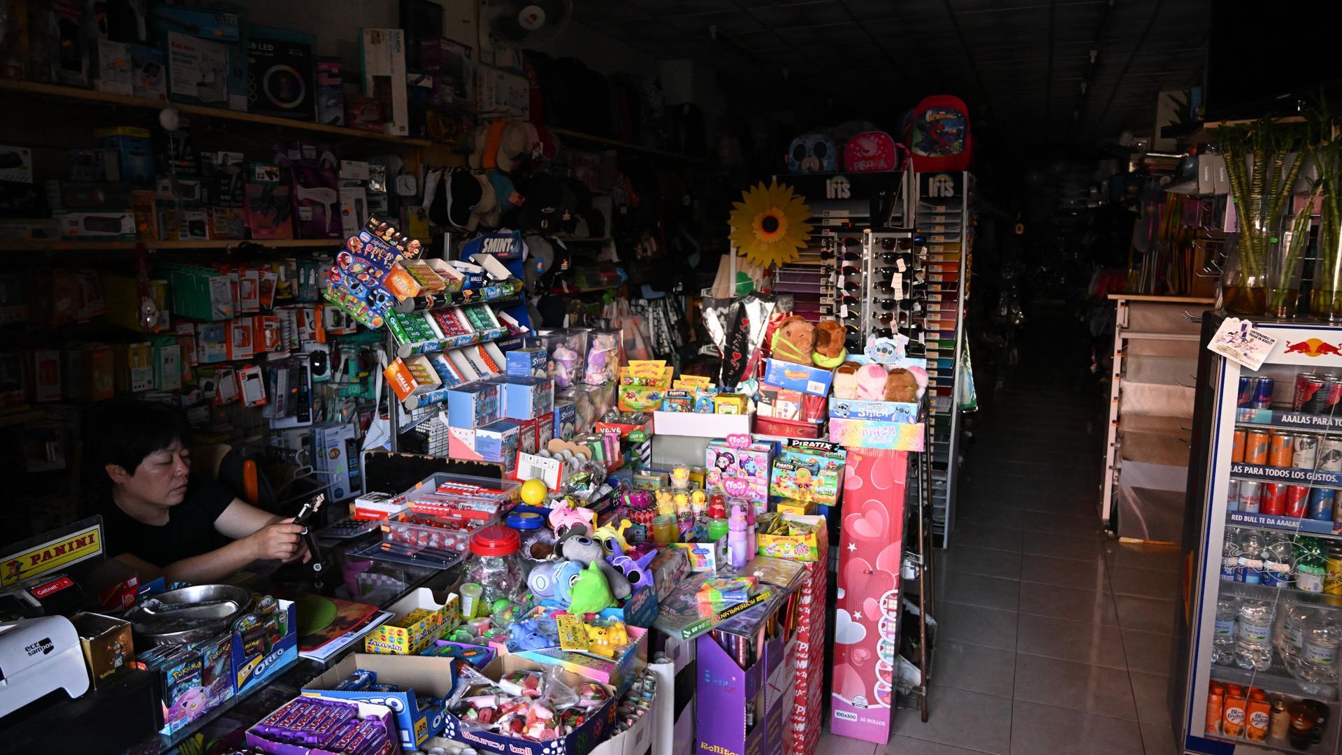 Un bazar, afectado por el apagón