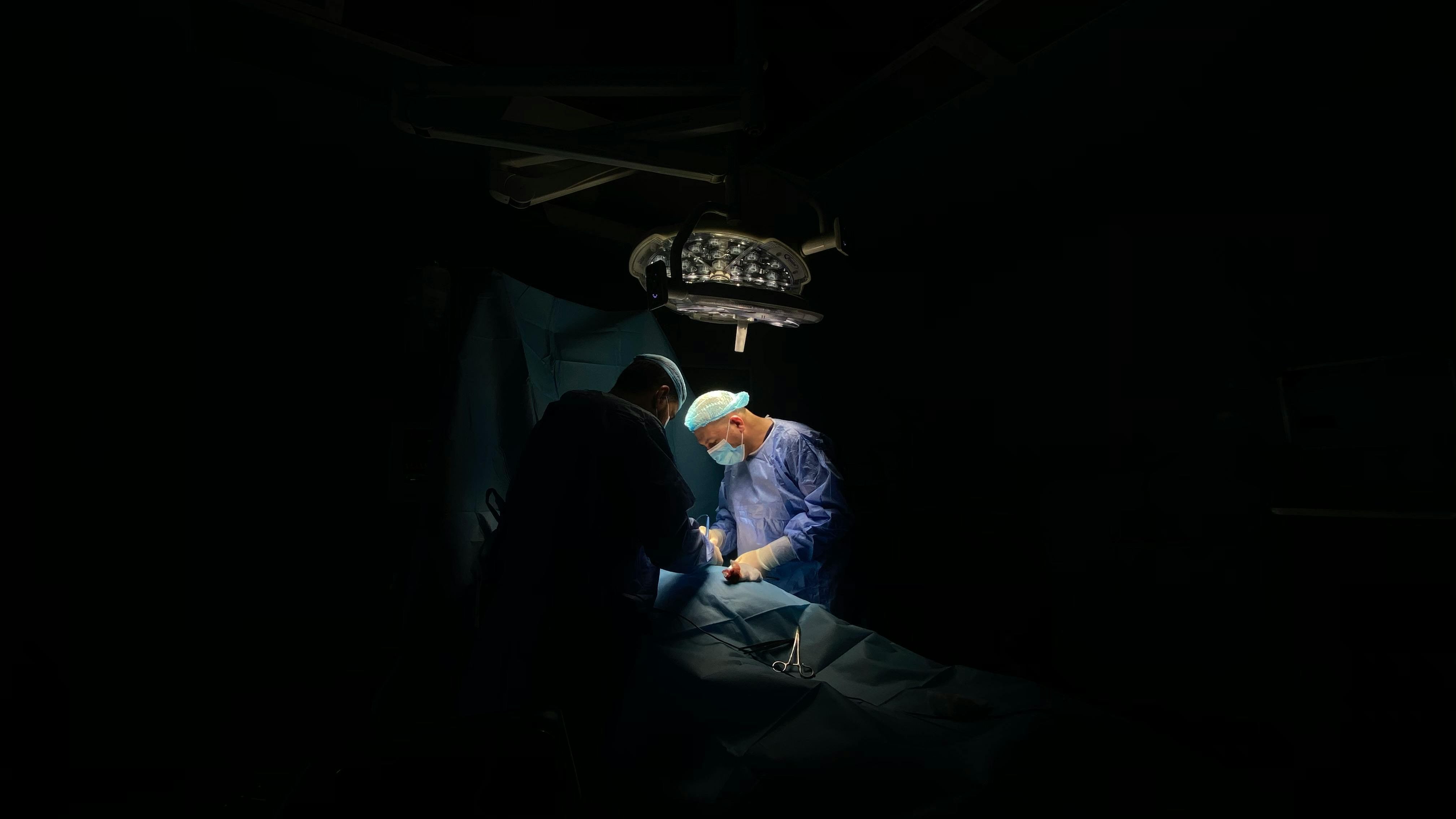 Un hospital a oscuras. Foto de archivo.