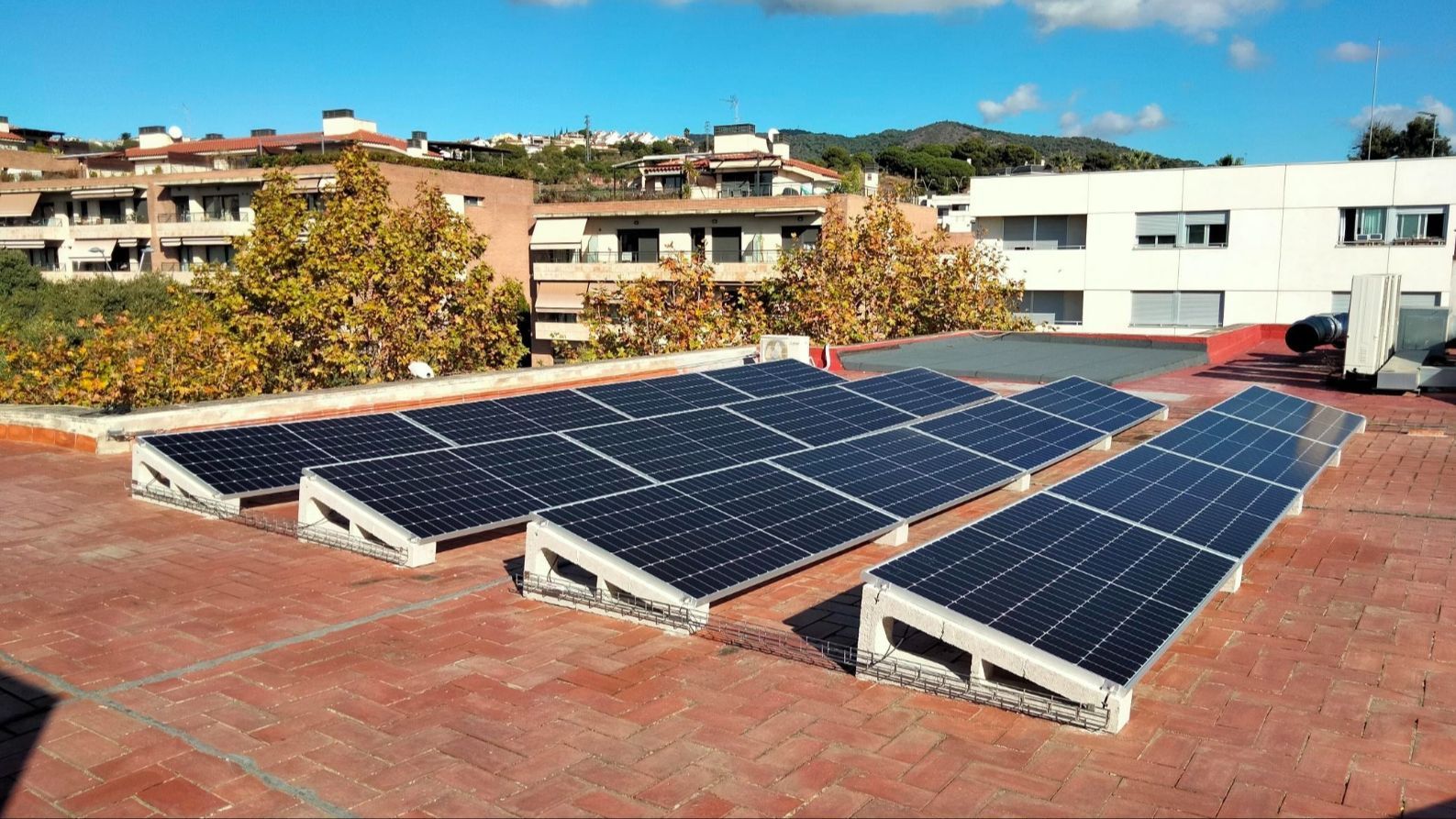 Un techo con placas solares Un techo con placas solares