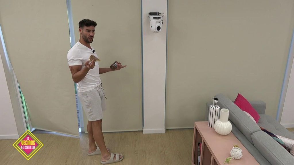 Aída le roba el sándwich a Gerard y provoca un gran enfado: "Piensa un poquito" Los vecinos de la casa de al lado Temporada 2 Top Vídeos 1413