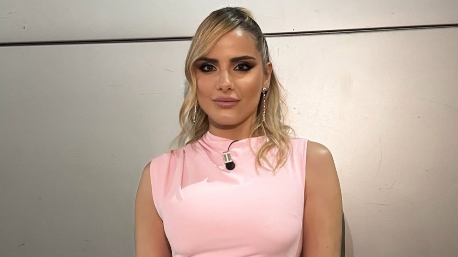 Conoce a Gloria, la hermana y defensora de Manuel González en plató: su vida como profesora e influencer