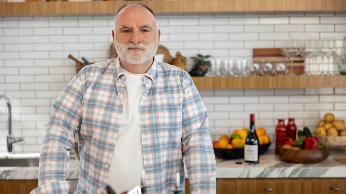 El chef José Andrés en una cocina