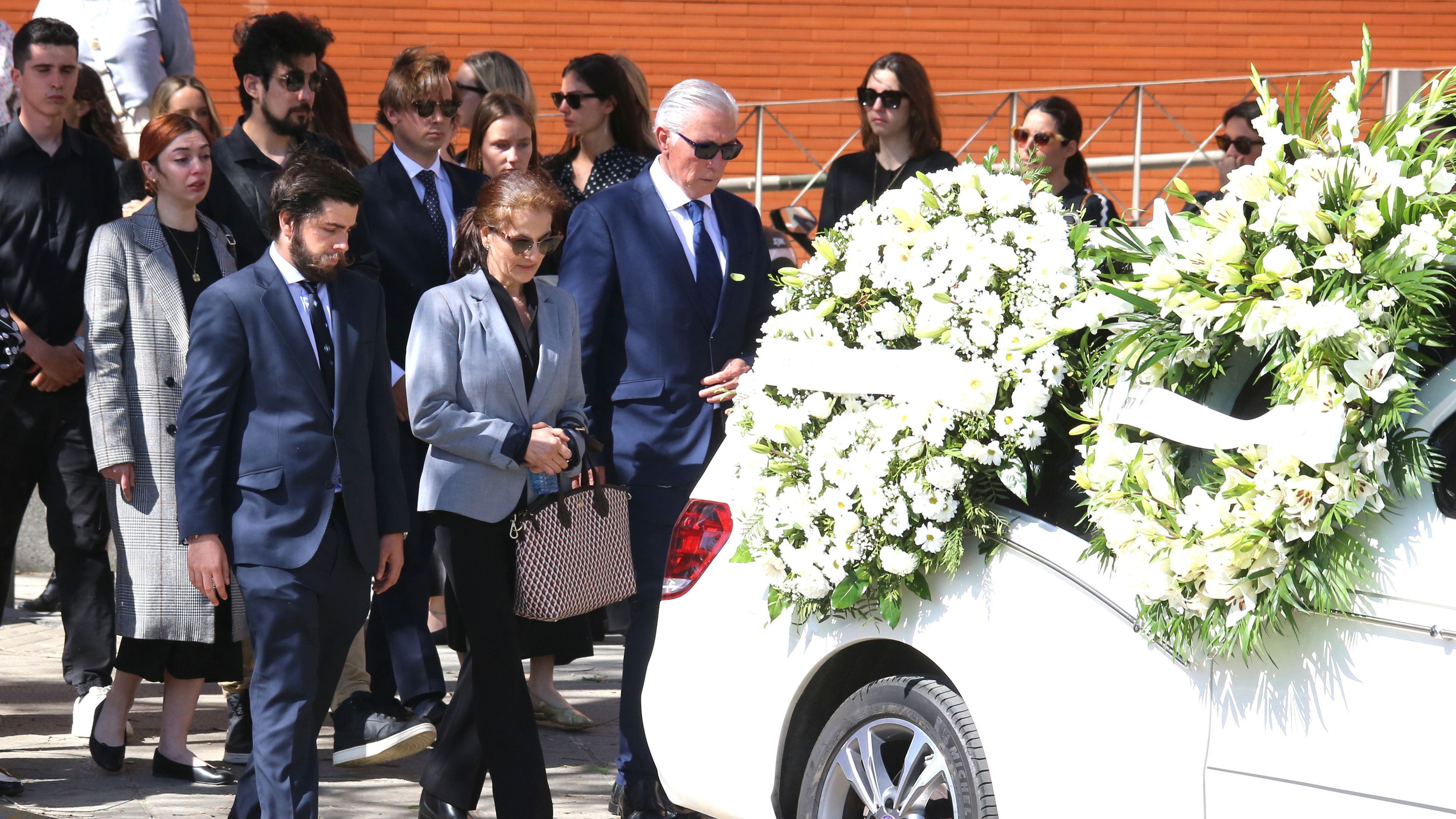 El íntimo adiós a Belén Domínguez, la joven que emocionó con su lucha  contra el cáncer