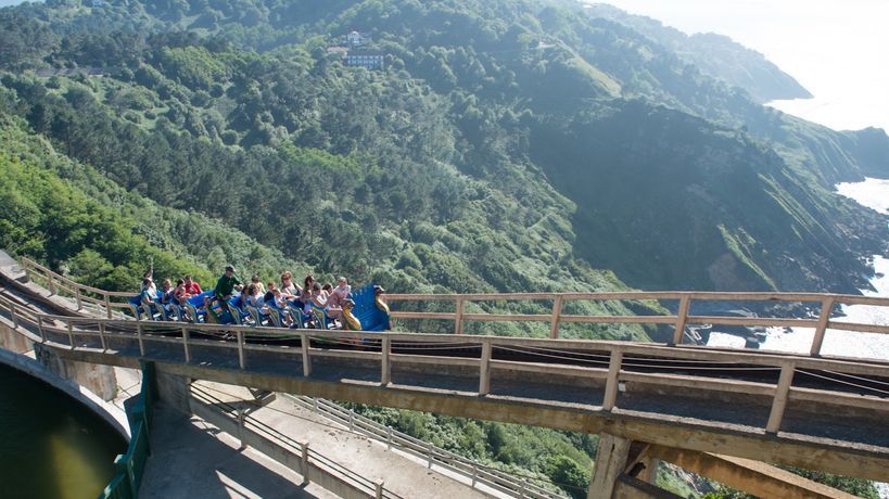 La Montaña Suiza del Parque de Atracciones Igueldo, en Donostia, es la más antigua del mundo en funcionamiento