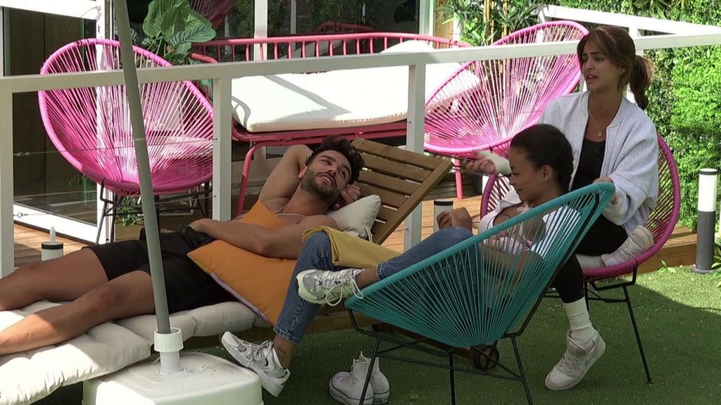 Sthefany, molesta con Claudia por votar a Gerard como presidente: “No te entiendo”  Los vecinos de la casa de al lado Temporada 2 Top Vídeos 1417