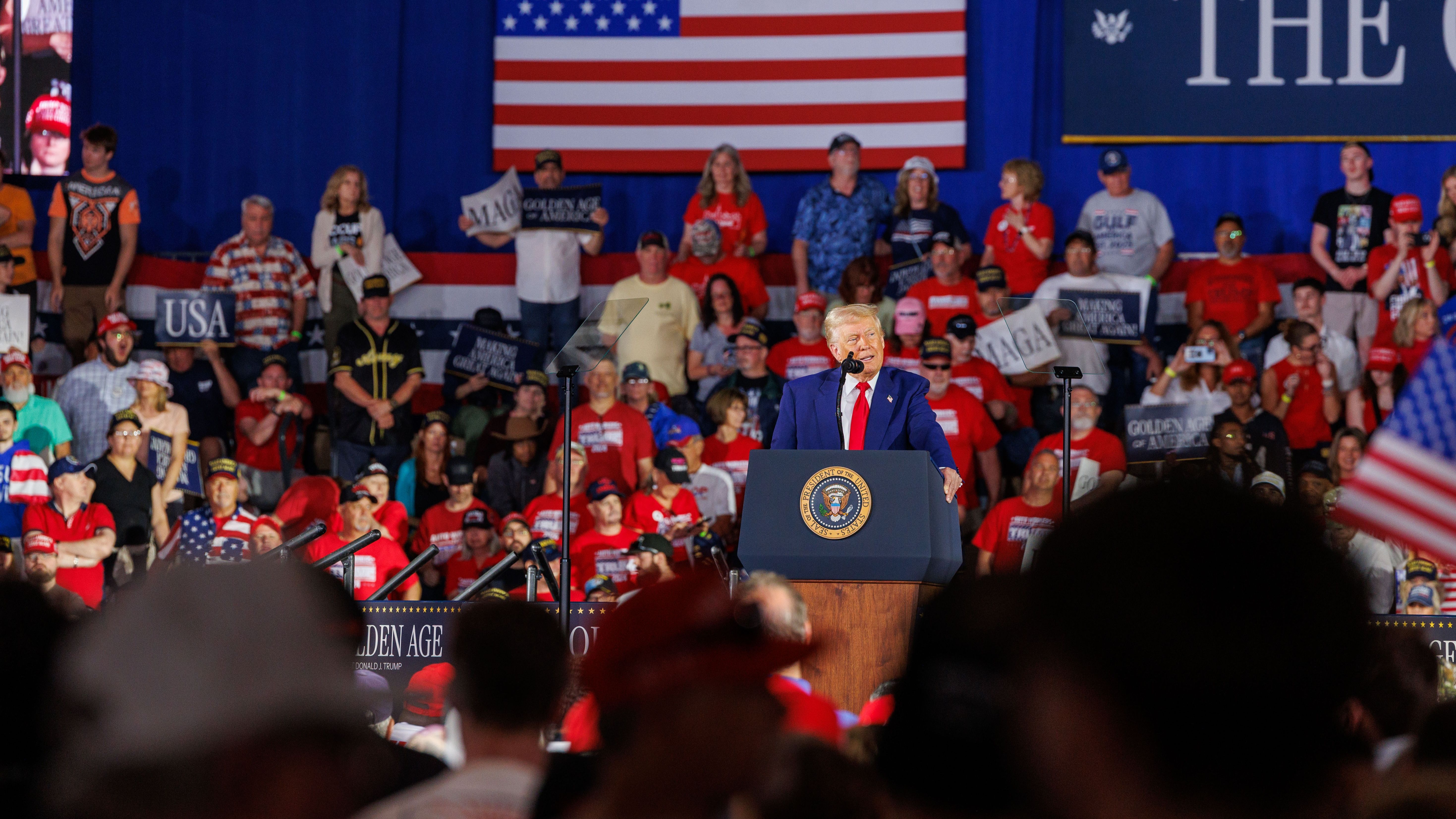 Donald Trump culpa a Biden de la contracción del PIB y niega la responsabilidad de sus aranceles
