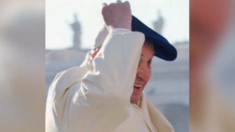 "¿Es para mí?", preguntó el Papa al cogerla