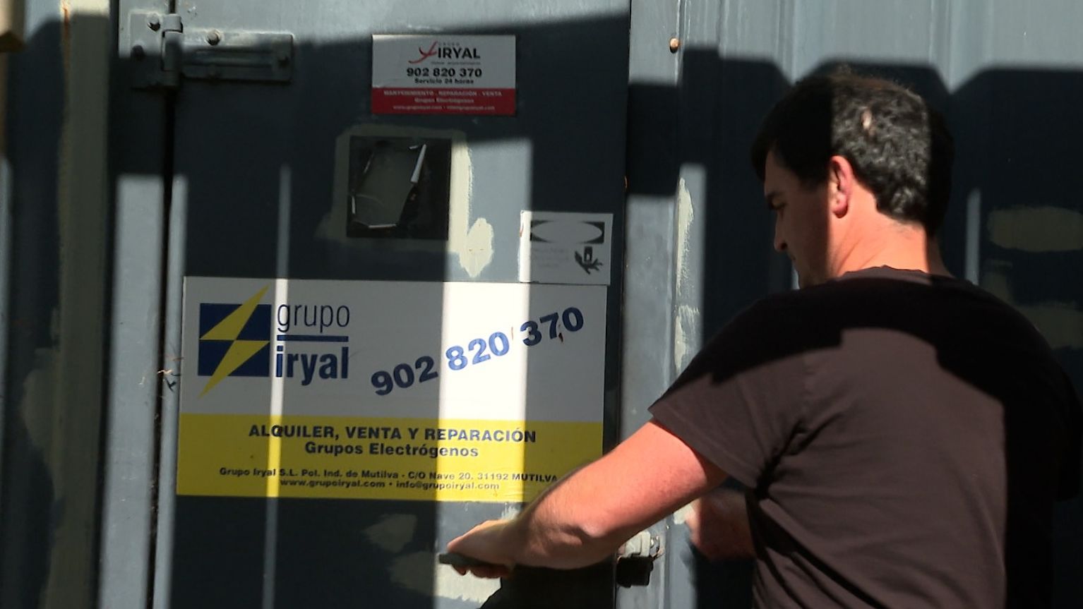 Jon Errasti muestra el generador de Aramaio