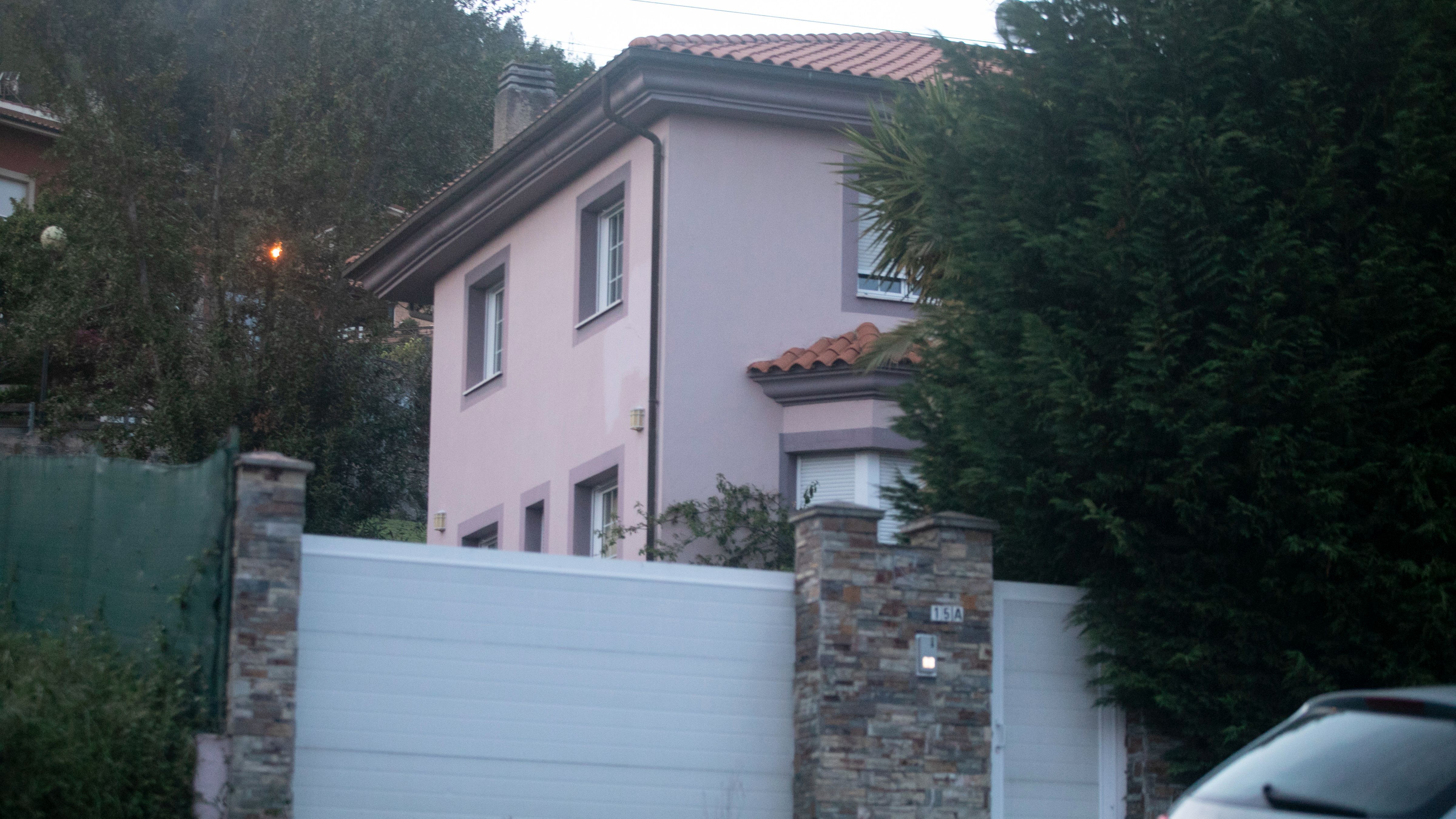 Los padres que vivían con sus tres hijos menores encerrados en casa desde la pandemia en Fitoria, Oviedo, almacenaban medicamentos