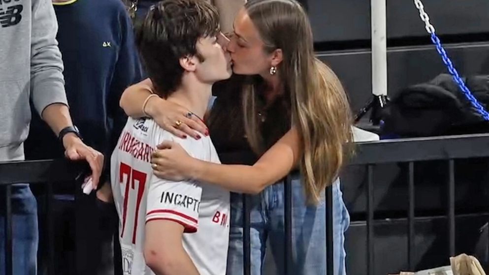 Pablo Urdangarin y Johanna Zott, besándose en uno de sus partidos