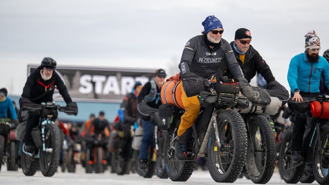 Willy, junto al resto de participantes en la salida de la carrera