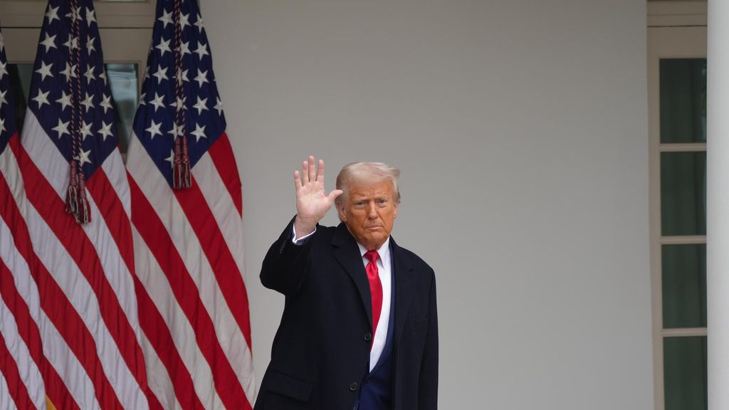 Trump ve en los aranceles "la única cura" contra los déficits financieros "masivos" con China y la UE