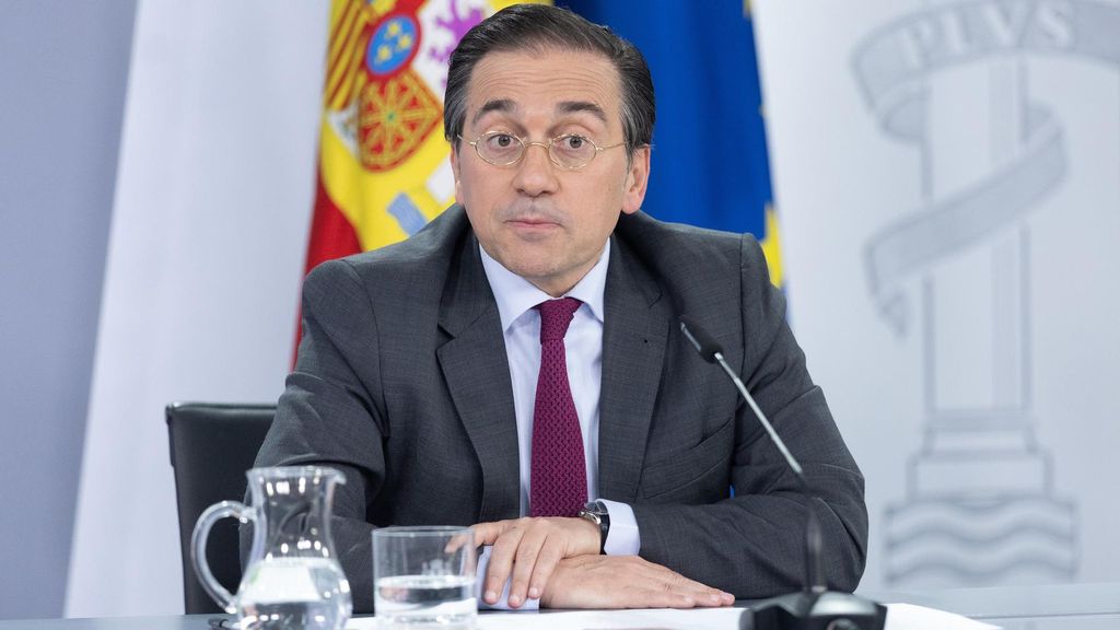El ministro de Asuntos Exteriores, Unión Europea y Cooperación, José Manuel Albares, durante una rueda de prensa posterior a la reunión del Consejo de Ministros, en el Palacio de La Moncloa, a 1 de abril de 2025, en Madrid (España). El Consejo de Ministro