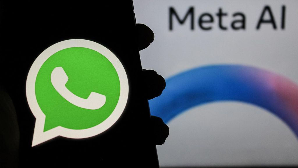 Archivo - 19 December 2024, Indonesia, Bandung: In this photo illustration, Whatsapp logo is displayed on a smartphone with Cyber Meta Logo in the background. Photo: Algi Febri Sugita/ZUMA Press Wire/dpa