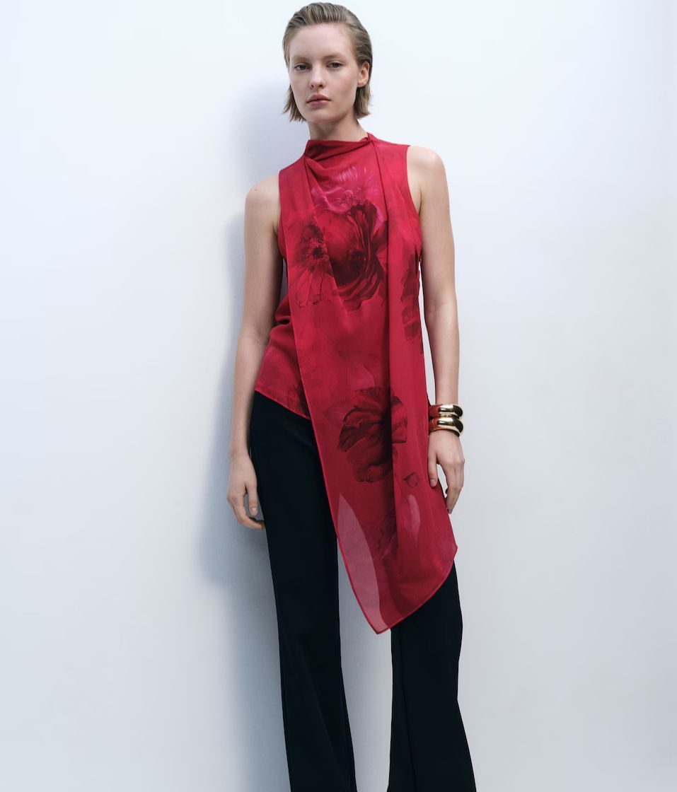Blusa con maxifular en color frambuesa