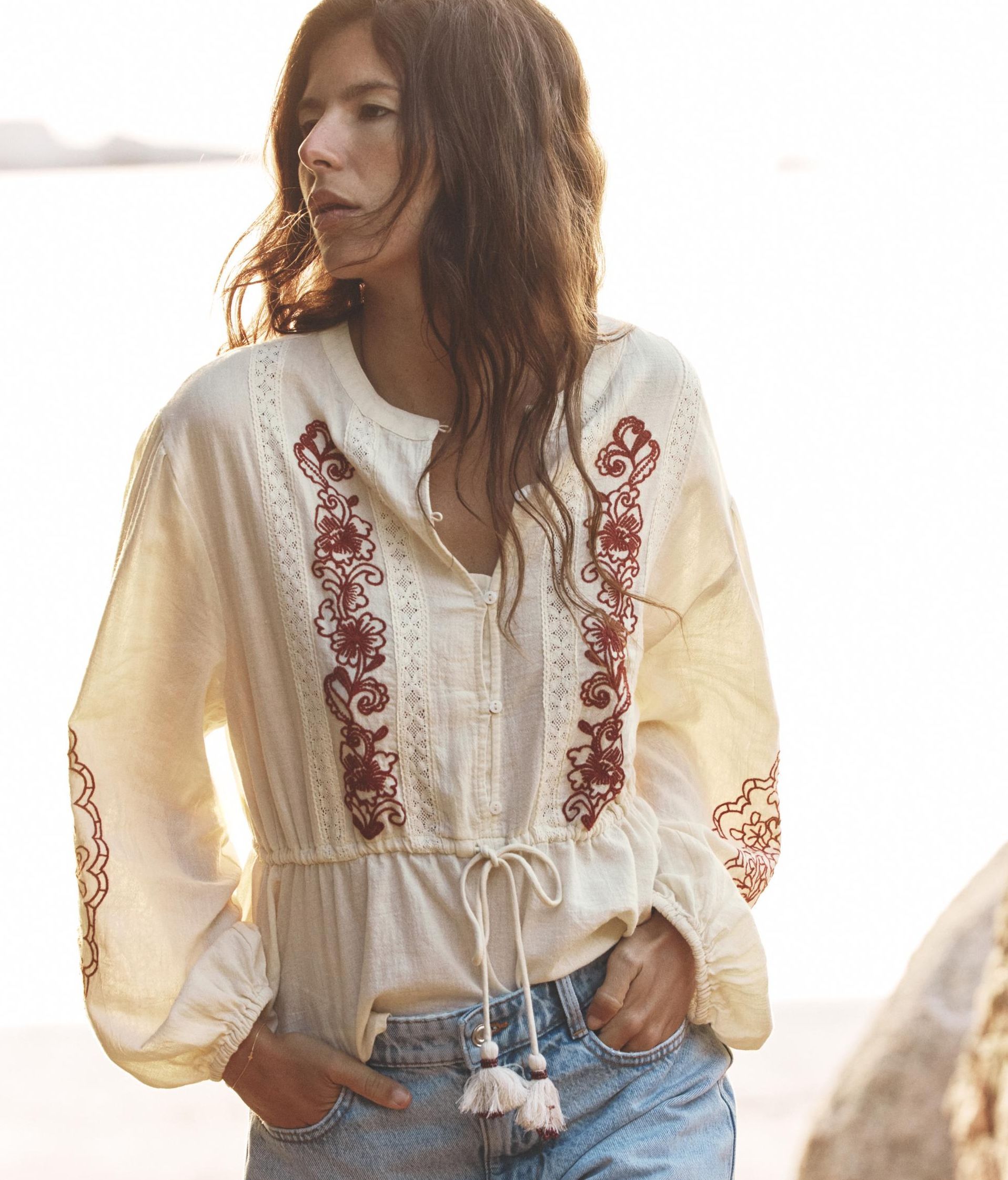 Blusa de estilo bohemio con cordón a la cintura