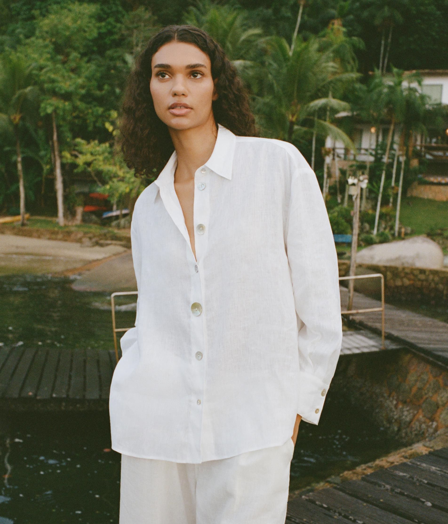 Camisa blanca relajada de lino