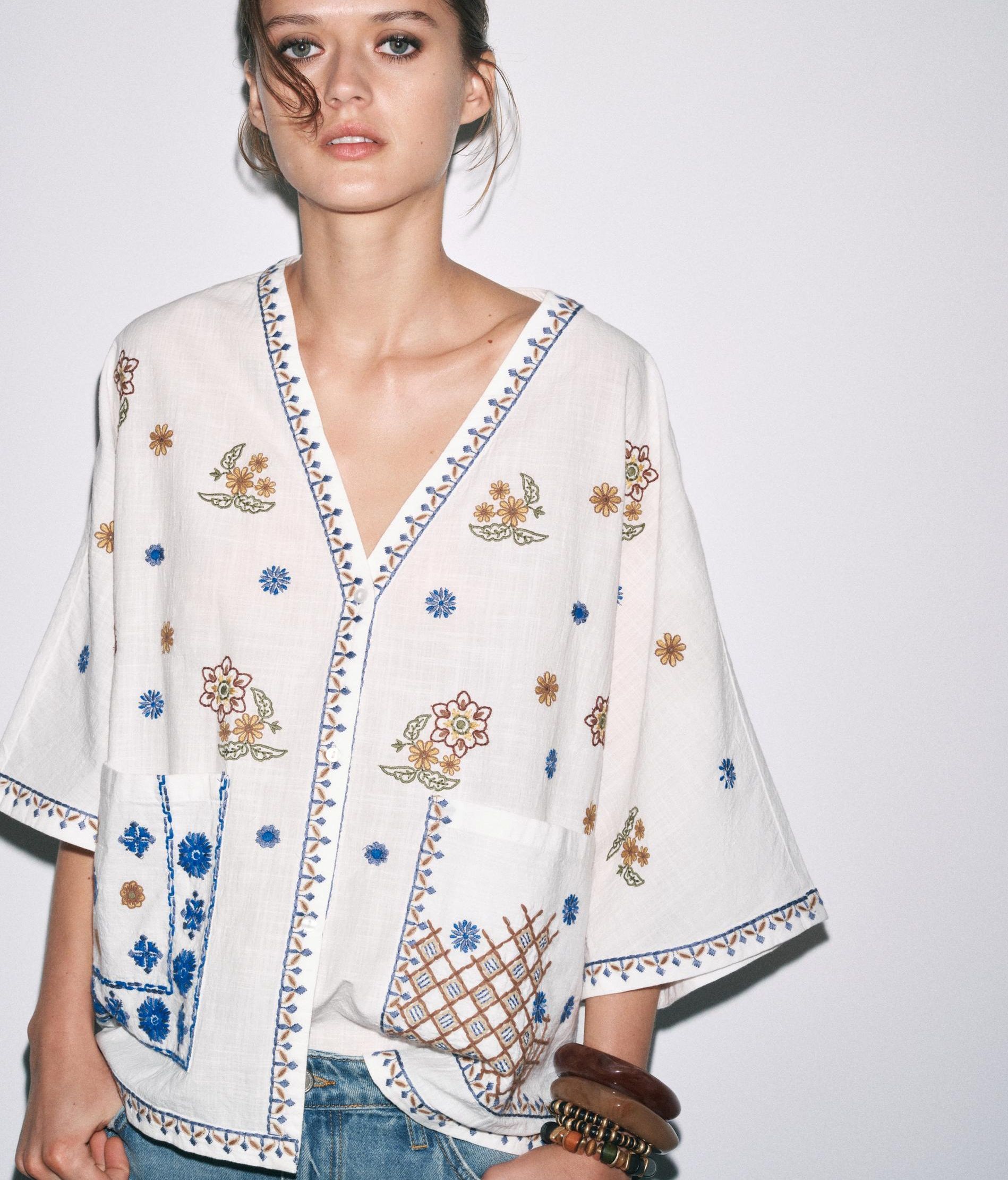 Camisa de estilo étnico con bordado multicolor