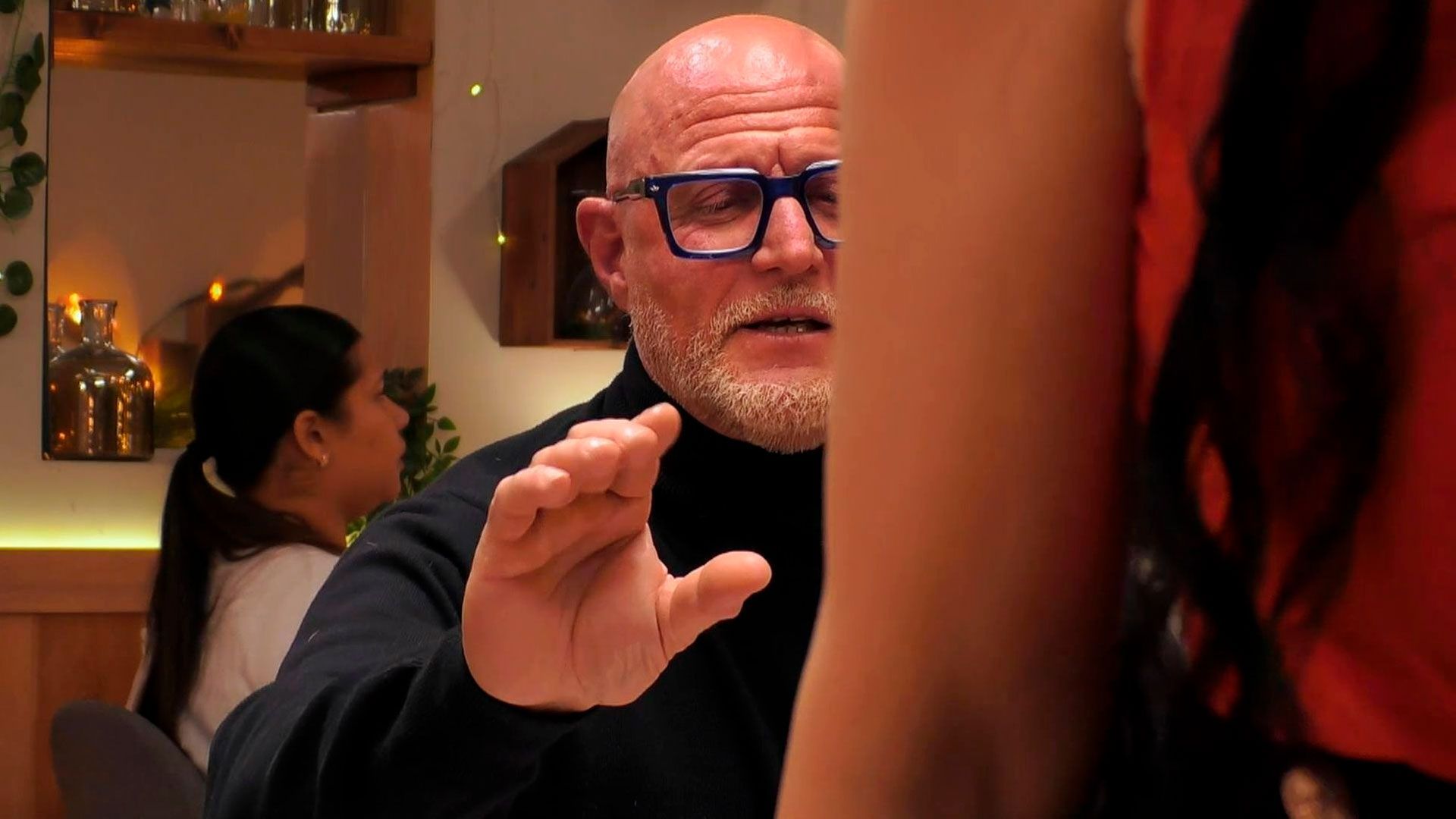 Dos solteros de ‘First Dates’ tontean de forma extrema en medio del restaurante: ¡él incluso intenta tocarle el culo a su cita! First Dates Temporada 7 Top Vídeos 23297