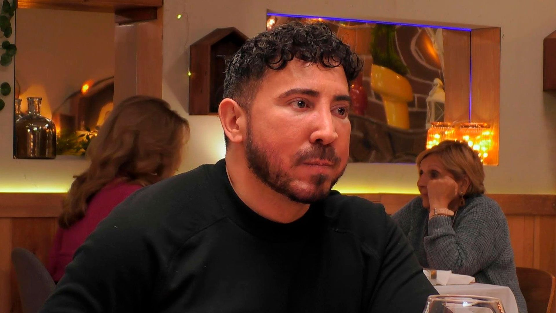 Un soltero de ‘First Dates’ relata el durísimo episodio que vivió en el colegio: “Me hacían bullying incluso los profesores” First Dates Temporada 7 Top Vídeos 23295